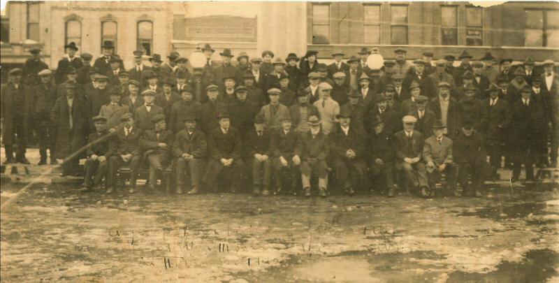 Gathering of business folks in 1920